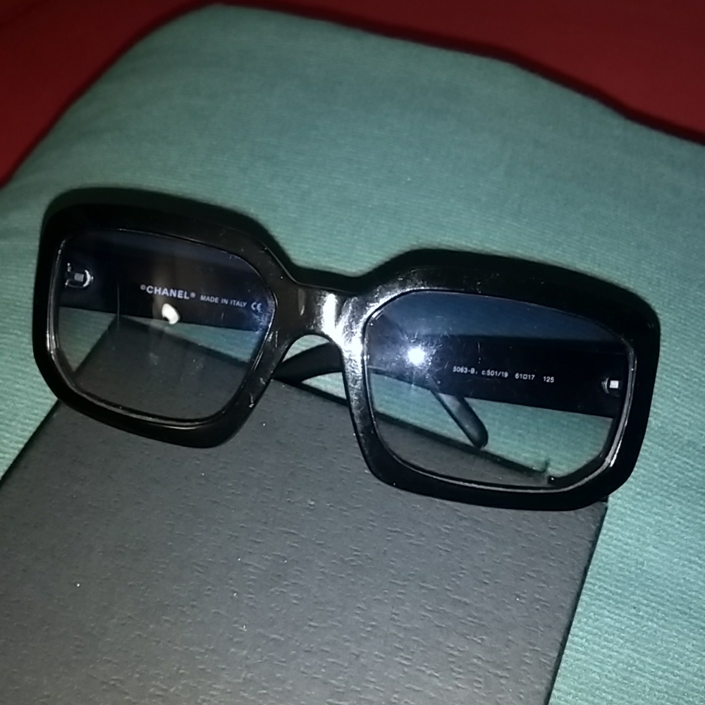 Authentic chanel sunglasses - Picture 7 of 7